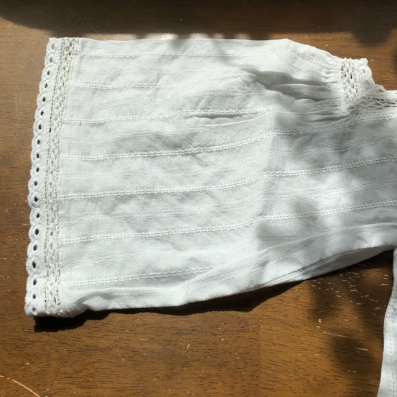 NWT FINAL REDUCTION Cold Shoulder Crochet Top - Picture 4 of 8